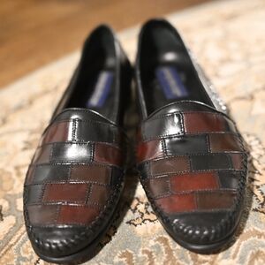 George Brutini Le Glove Black and Brown Loafers 7.5 (Fits Woman 9) Preppy Office